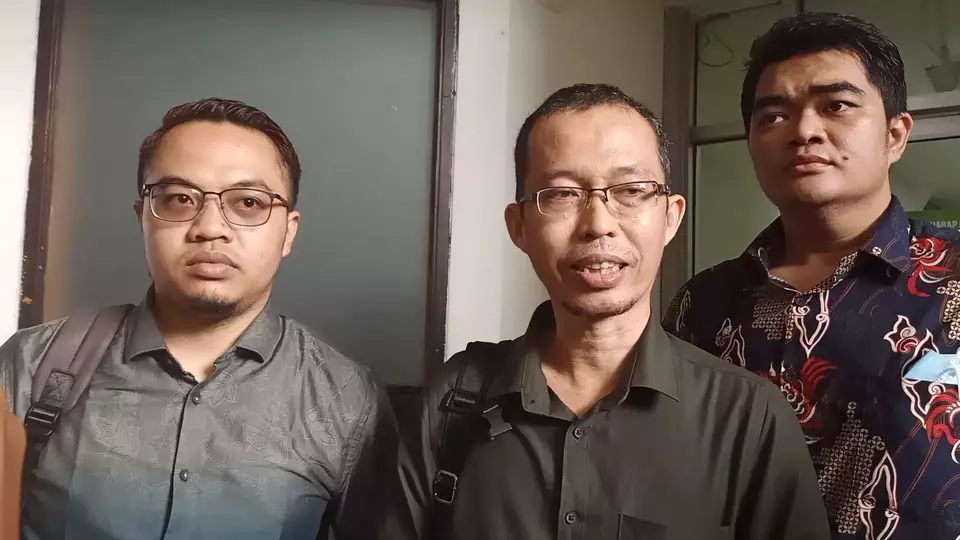 Kuasa hukum MAKI, Rudi Maroko dan tim ditemui selepas sidang di PN Jakarta Selatan, Senin, 13 Maret 2023.