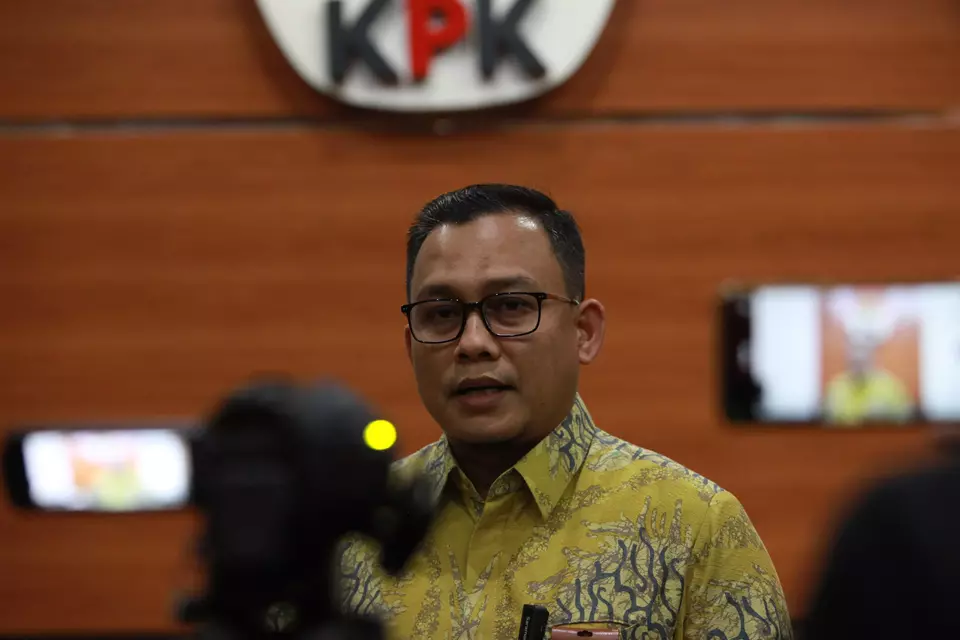 Ali Fikri.