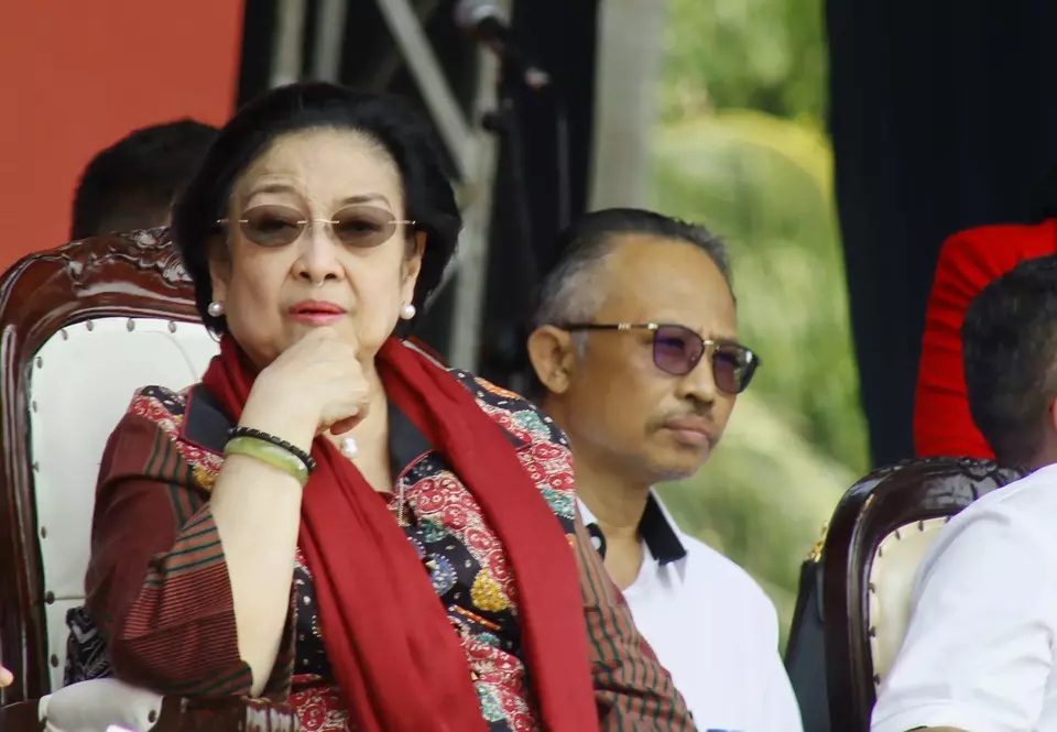 Ketua Dewan Pengarah Badan Pembinaan Ideologi Pancasila (BPIP) Megawati Soekarnoputri memberikan pengarahan saat menghadiri peringatan sembilan tahun UU Nomor 6 Tahun 2014 tentang Desa di kawasan Gelora Bung Karno, Jakarta, Minggu (19/3/2023).