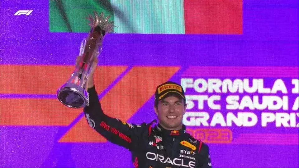 Selebrasi pembalap Red Bull, Sergio Perez merayakan gelar juara Formula 1 GP Arab Saudi.