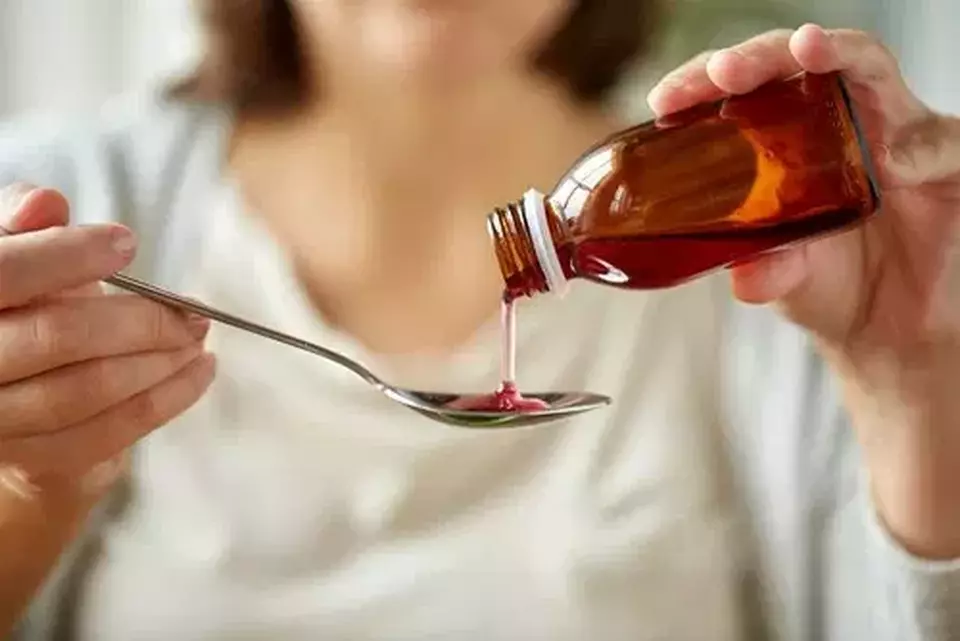 Badan Pengawas Obat dan Makanan (BPOM) sendiri sudah mengeluarkan ketentuan syarat obat sirup yang aman untuk dikonsumsi oleh anak.
