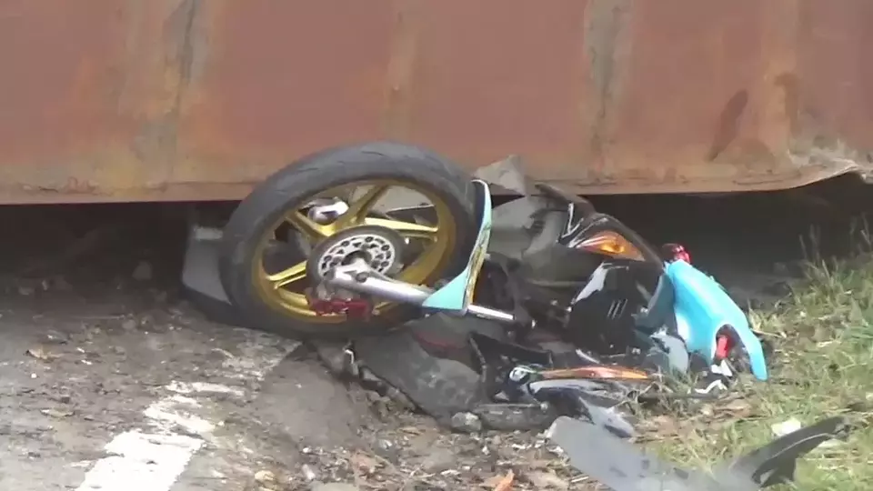 Kecelakaan maut kembali terjadi di Jalan Raya Bandung-Sumedang, tepatnya di Tikungan Sanur, Kecamatan Tanjungsari Kabupaten Sumedang Jawa Barat, Rabu 22 Maret 2023 pagi.