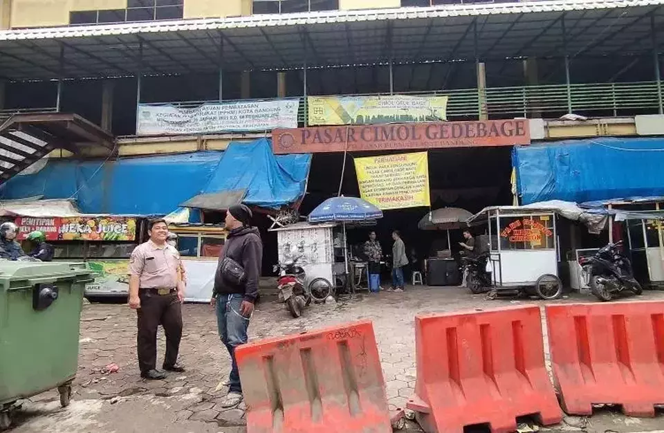 Pasar Cimol Gedebage yang biasa menjadi pusat pakaian bekas impor di Bandung, Jawa Barat