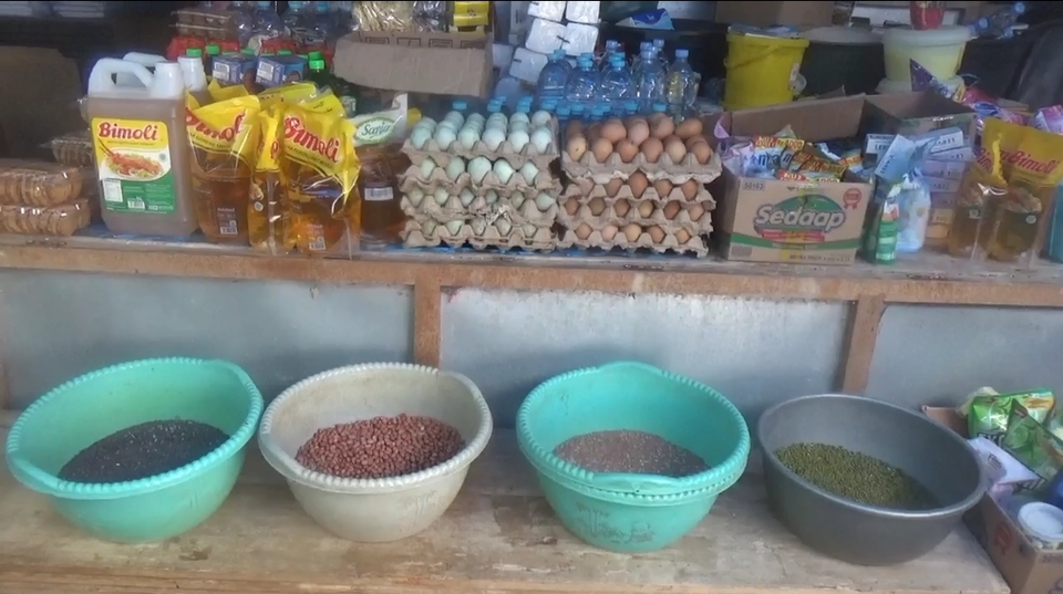 Pedagang di Pasar Sentral Majene, Sulawesi Barat.
