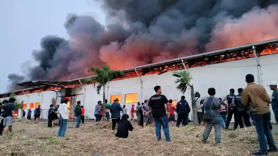 Gudang penyimpanan belanjaan produk online Shopee di Jalan KS Tubun, Kelurahan Koang Jaya, Kecamatan Karawaci, Kota Tangerang, Banten, ludes terbakar, Rabu 22 Maret 2023.