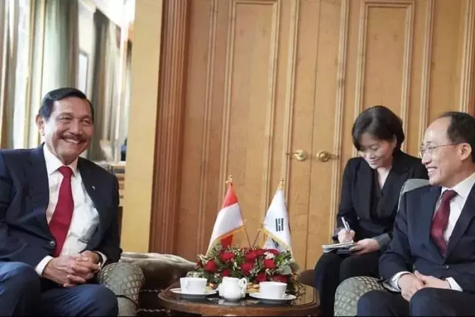 Menteri Koordinator Bidang Kemaritiman dan Investasi Luhut Binsar Pandjaitan bertemu dengan Wakil Perdana Menteri sekaligus Menteri Keuangan Korea Selatan Choo Kyung-Ho.