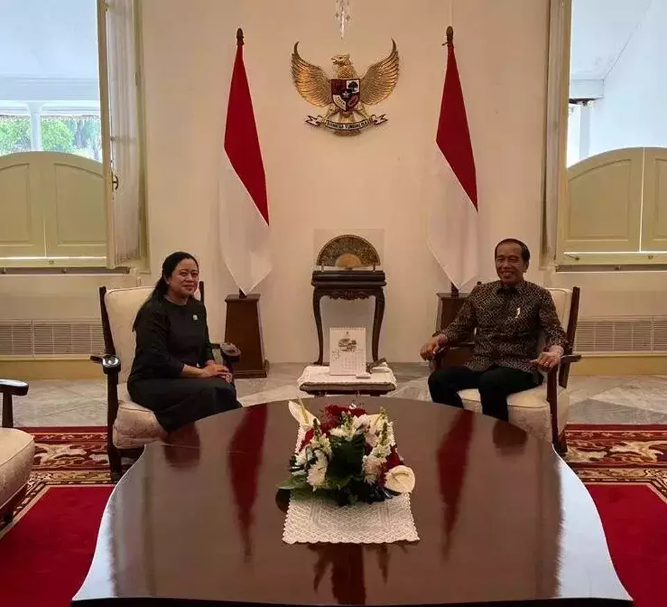 Presiden Jokowi dan Ketua DPR Puan Maharani bertemu di Istana Kepresidenan, Jakarta, Jumat, 24 Maret 2023. 