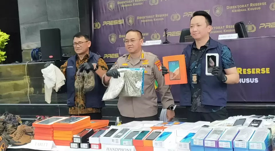 Direktorat Reserse Kriminal Khusus (Ditreskrimsus) Polda Metro Jaya mengungkap kasus penyelundupan barang ilegal, Jumat 24 Maret 2023.