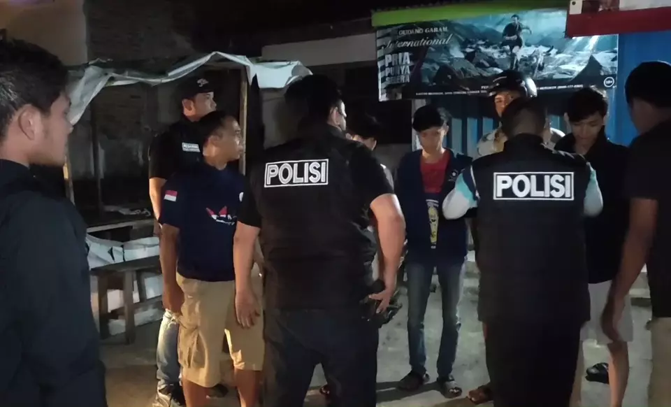 Sejumlah remaja yang diduga hendak melakukan aksi perang sarung modifikasi dan balapan liar dibubarkan oleh Unit Resmob Sat Reskrim Polres Pandeglang Banten, Jumat, 24 Maret 2023.