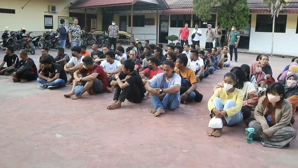 64 pekerja migran Indonesia (PMI) ilegal saat diamankan Satpol Air Polres Asahan di Perairan Kabupaten Asahan, Kamis, 23 Maret 2023.