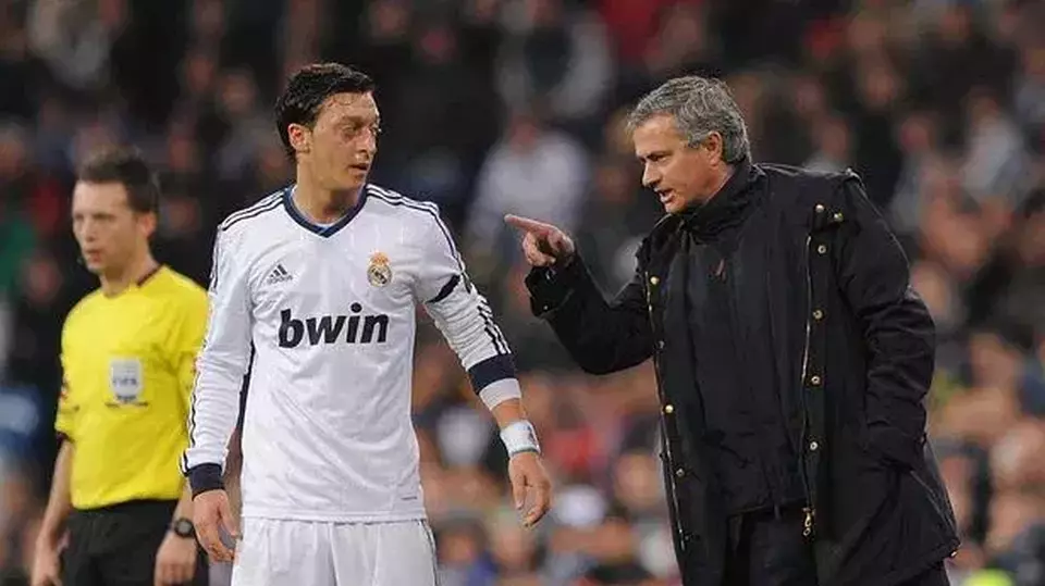 Mesut Ozil dan Jose Mourinho ketika masih di Real Madrid.