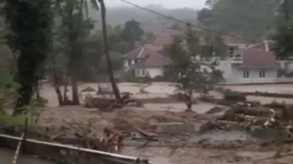Banjir bandang melanda Dusun Cilimus Desa, Desa Jamberama, Kecamatan Salajambe, Kabupaten Kuningan, Jawa Barat, Sabtu, 25 Maret 2023.