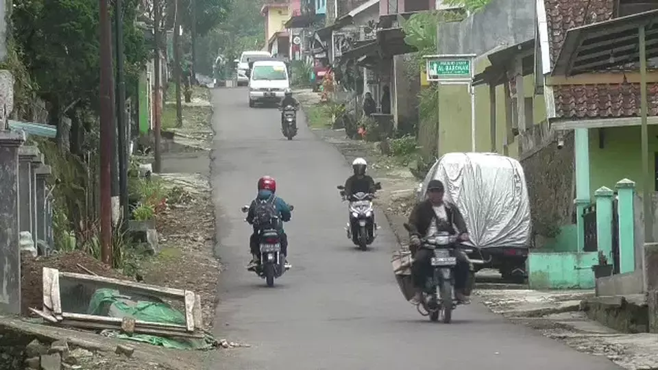 Jalur alternatif Sagalaherang menuju Bandung, melalui Desa Cicadas, Kecamatan Sagalaherang, Kabupaten Subang, Jawa Barat, sering digunakan saat arus mudik Lebaran.
