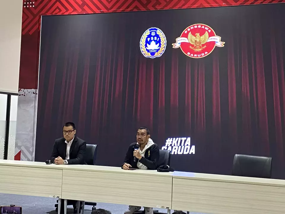 Anggota Exco PSSI, Arya Sinulingga dalam konferensi pers yang digelar di Gedung GBK Arena Senayan Jakarta, Minggu, 26 Maret 2023.