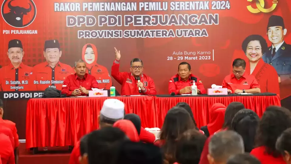 Sekjen DPP PDIP Hasto Kristiyanto saat pimpin rapat konsolidasi tingkat nasional dari kantor DPD PDIP Sumatera Utara di Kota Medan, Rabu, 29 Maret 2023.