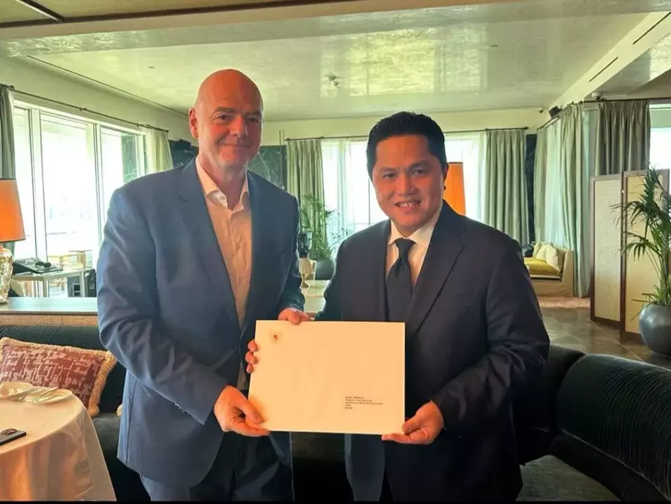 Ketua Umum PSSI Erick Thohir dan Presiden FIFA Gianni Infantino bertemu di Doha, Qatar, Rabu 29 Maret 2023.