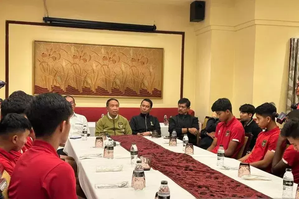 Wakil Ketua Umum PSSI Zainudin Amali menemui para pemain timnas U-20 di Hotel Sultan, Jakarta, Kamis, 30 Maret 2023.