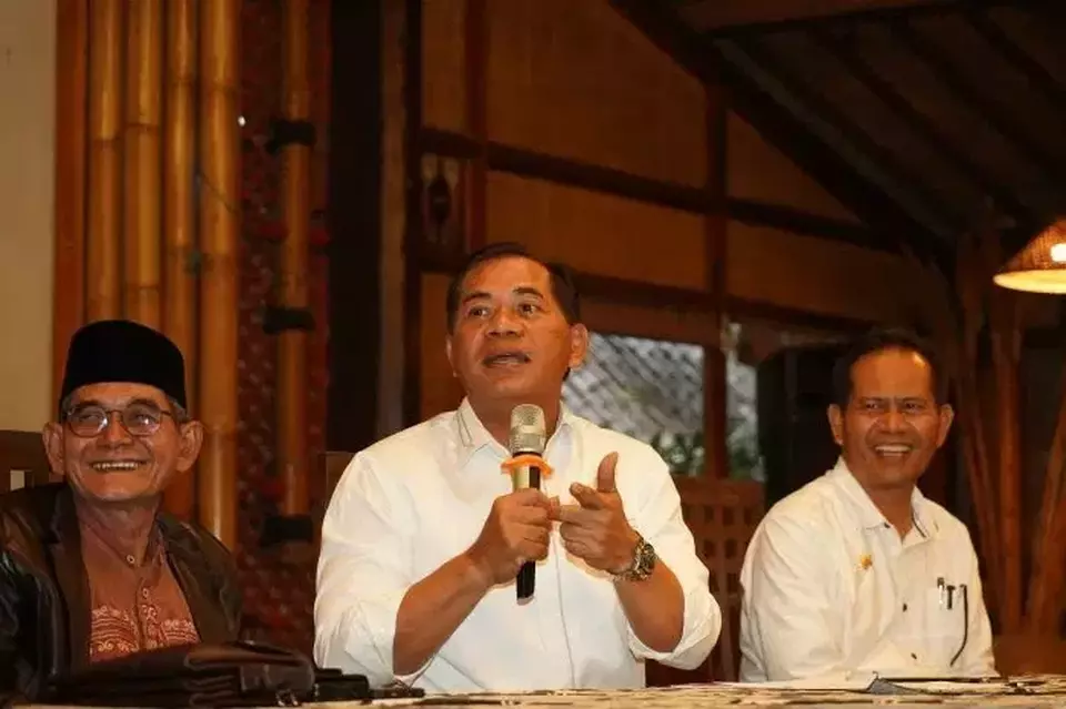 Direktur Deradikalisasi Badan Nasional Penanggulangan Terorisme (BNPT) Brigjen Pol. R Ahmad Nurwakhid (tengah).