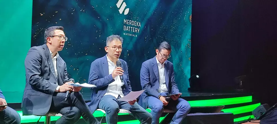 Konferensi pers paparan publik IPO PT Merdeka Battery Materials Tbk (MBMA).