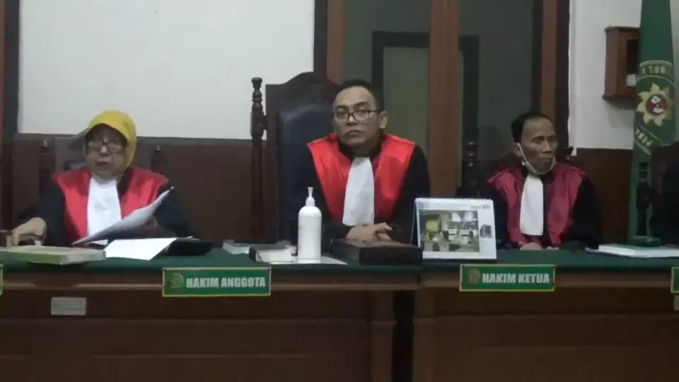 Sidang kasus penipuan tas mewah palsu yang menjerat selebgram ternama, Medina Zain, kembali digelar di Pengadilan Negeri (PN) Surabaya, Jumat, 31 Maret 2023.