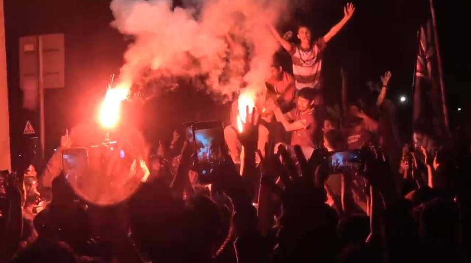 Para suporter turun ke jalan merayakan keberhasilan PSM Makassar mengunci juara Liga 1 musim 2022-2023, Jumat (31/3/2023)