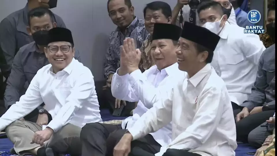 Presiden Joko Widodo (Jokowi) bersama Ketua Umum Partai Gerindra Prabowo Subianto dan Ketua Umum PKB Muhaimin Iskandar saat menghadiri silaturahmi Ramadan yang digelar di Kantor DPP PAN Jakarta Selatan, Minggu, 2 April 2023.