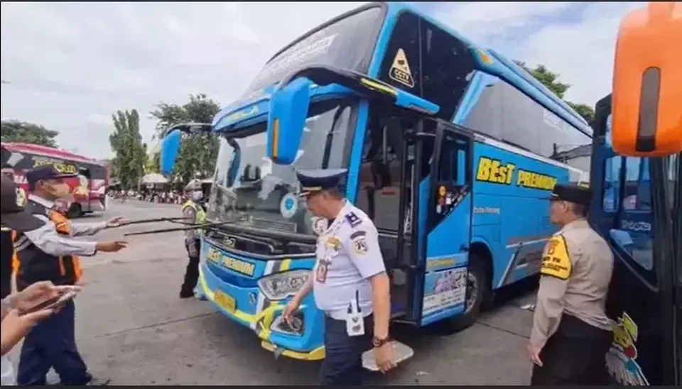 Bus AKAP Di Terminal Kalideres Jalani Uji Kelaikan Angkutan Lebaran