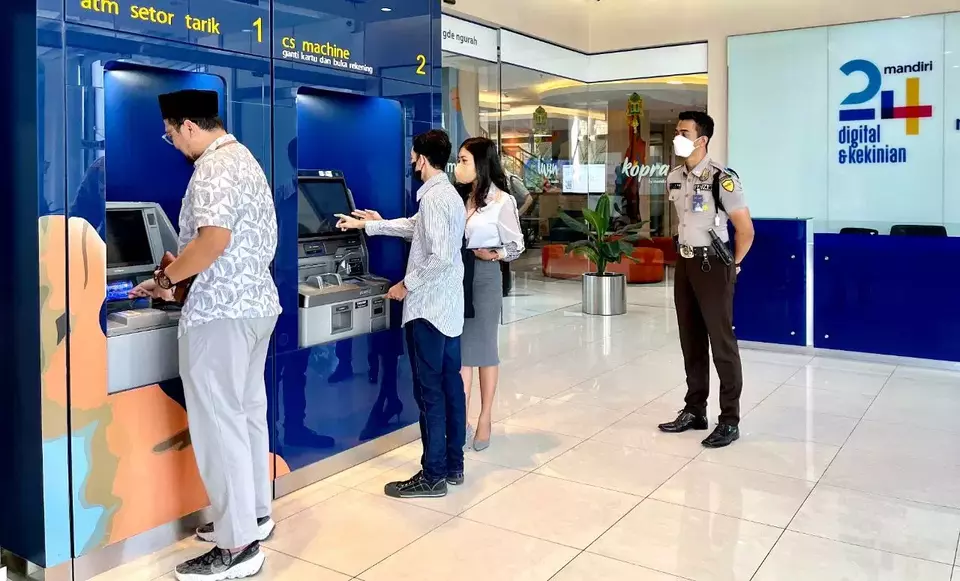 Bank Mandiri menyiapkan uang tunai sekitar Rp 256 miliar di Provinsi Nusa Tenggara Barat untuk mengantisipasi peningkatan kebutuhan uang tunai di masyarakat selama 14 hari yaitu pada 13 April – 26 April 2023 saat Ramadhan menjelang Idulfitri 1444 H.