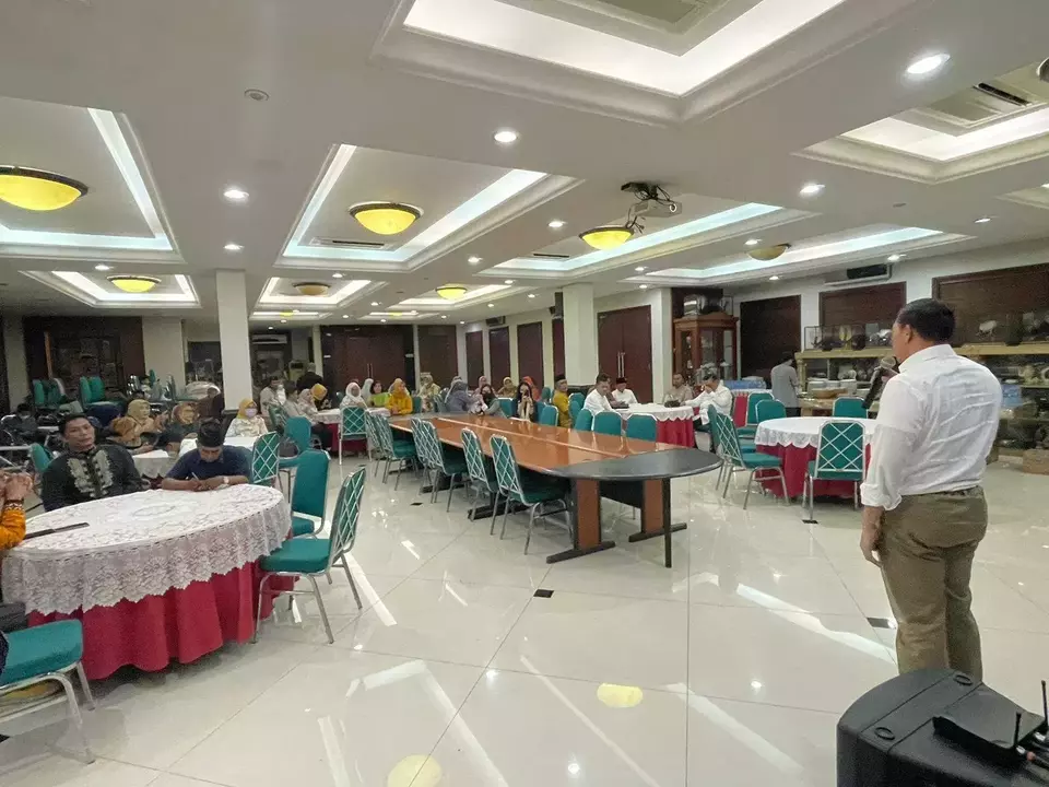Ketua Umum PPK Kosgoro 1957, Dave Laksono tutup secara resmi Dapur Umum Kosgoro 1957 di Cipinang Cempedak, Jakarta Timur, Selasa 18 April 2023.