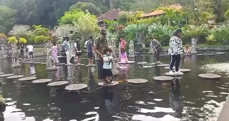 Wisata Tirta Gangga Diminti Keluarga Untuk Libur Lebaran