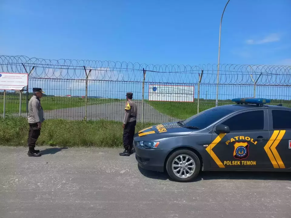 Polisi menyisir kawasan Pantai Kulon Progo guna mencegah penerbangan balon udara liar.