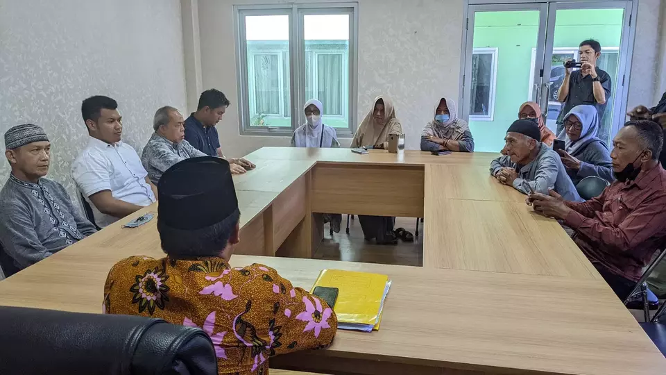 Sebanyak 28 orang korban penipuan travel umrah dari PT Nayla Safa'ah asal Kota Balikpapan, Rabu, 3 Mei 2023, mengadu ke Kantor Kemenag Balikpapan.