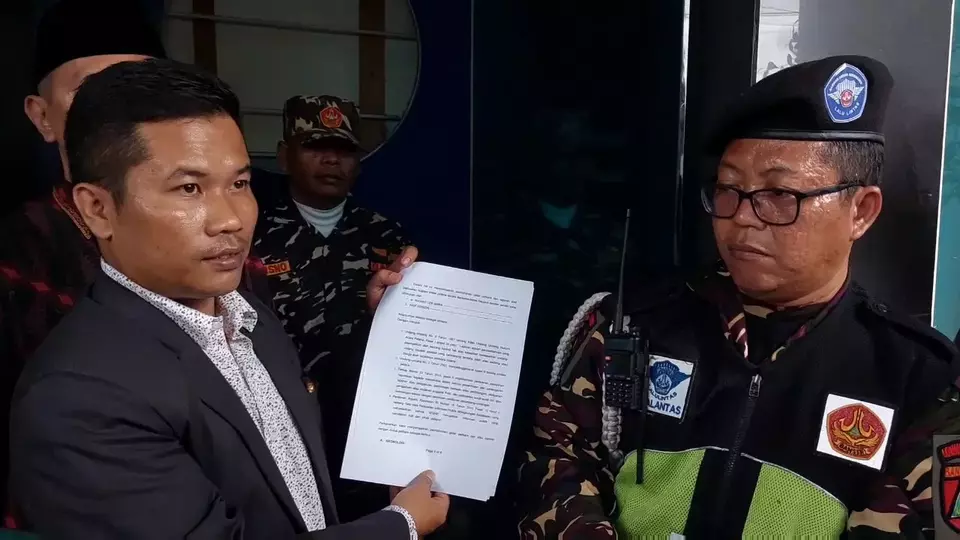 Bandingkan ayat Al-Quran dengan sebuah mantra, seorang youtuber dan juga dokter dilaporkan warga Nahdliyin ke Mapolda Jawa Timur, Kamis, 4 Mei 2023, dengan dugaan penistaan agama.