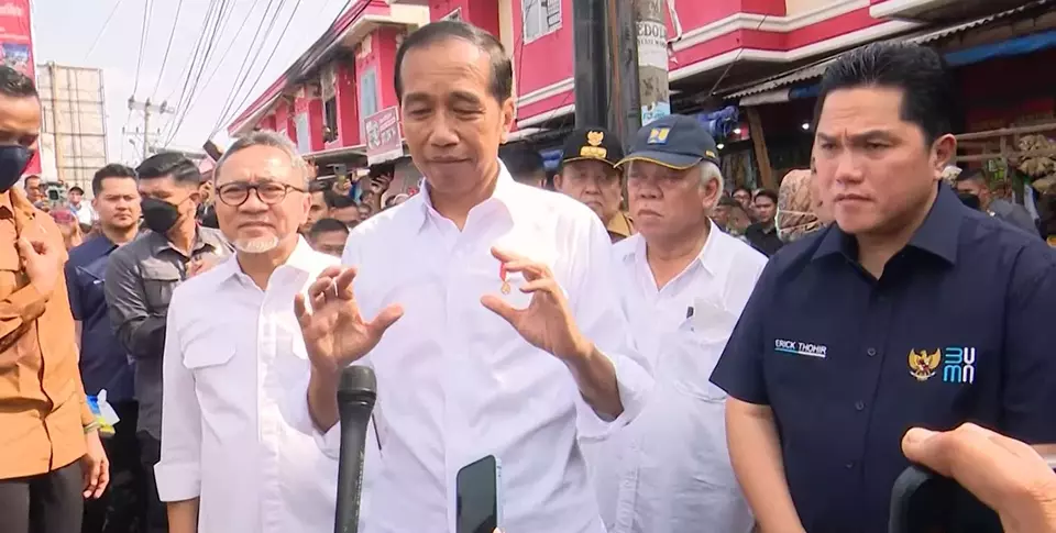 Jokowi Minta Kementerian PUPR Ambil Alih Perbaikan Jalan Rusak Di Lampung