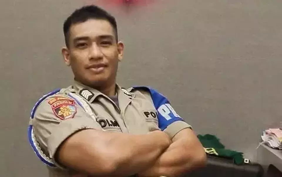 Personel Propam Polda Sulawesi Tenggara (Sultra) Bripka Dedi Musari terancam dipecat dari Polri setelah tertangkap basah selingkuh, Jumat 5 Mei 2023.