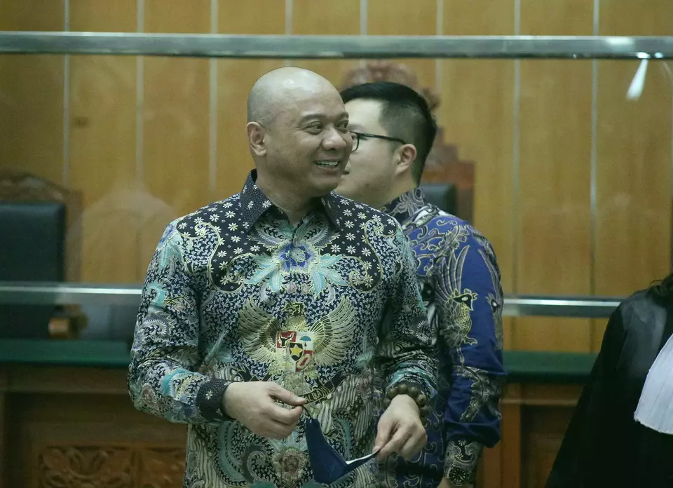 Terdakwa Irjen Pol. Teddy Minahasa (tengah) usai menjalani sidang putusan di Pengadilan Negeri Jakarta Barat, Selasa 9 Mei 2023.