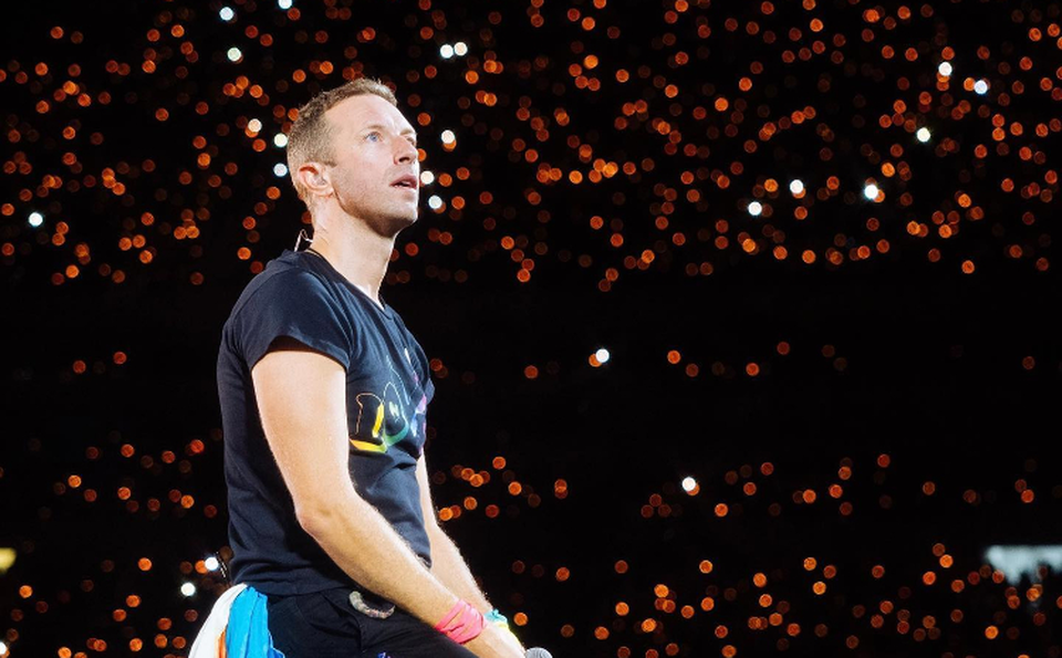 Chris Martin di konser Coldplay.