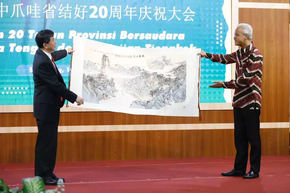 Gubernur Jateng Ganjar Pranowo dan Perwakilan Provinsi Fujian Zhou Zuyi selaku Sekretaris Partai Komunis (CPC) Provinsi Fujian Zhou Zuyi.