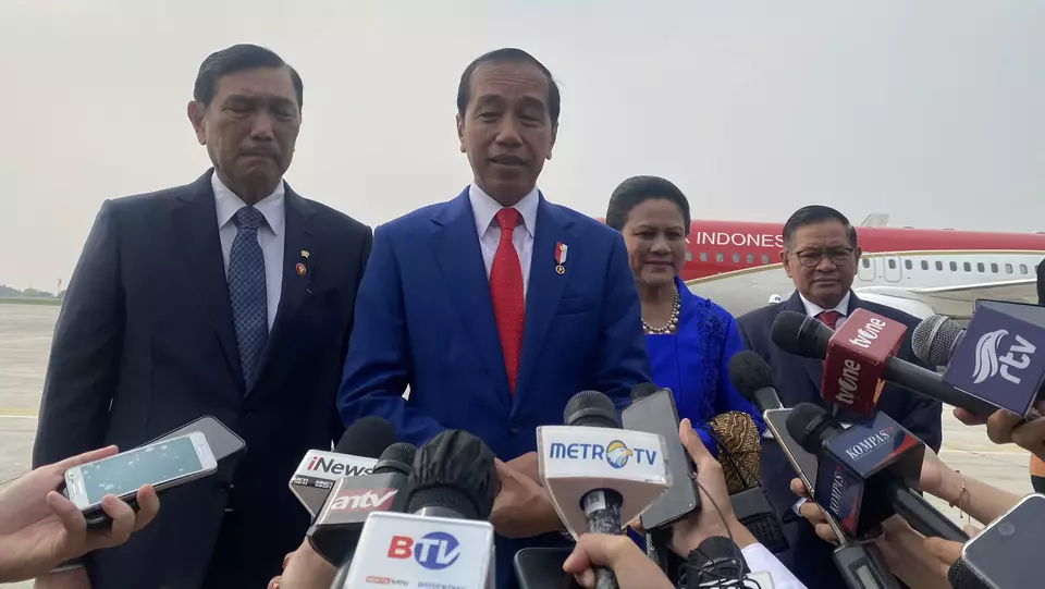 Presiden Joko Widodo (Jokowi) bersama Ibu Negara Iriana serta delegasi terbatas bertolak ke Hiroshima, Jepang, melalui Lanud TNI AU Halim Perdanakusuma, Jakarta, Jumat, 19 Mei 2023.