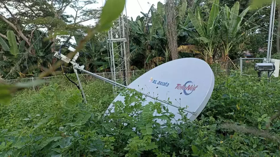 Kondisi base transceiver station (BTS) milik Badan Aksesibilitas Telekomunikasi dan Informatika (Bakti) Kementerian Komunikasi dan Informatika (Kominfo) yang tidak terawat di Dusun Natakoli, Desa Natakoli, Kecamatan Mapitara, Kabupaten Sikka, Nusa Tenggara Timur (NTT), Sabtu, 20 Mei 2023.