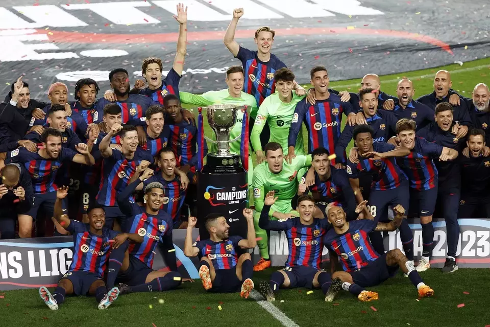 Para pemain Barcelona merayakan sukses menyabet gelar Liga Spanyol atau La Liga musim ini, Sabtu, 20 Mei 2023.