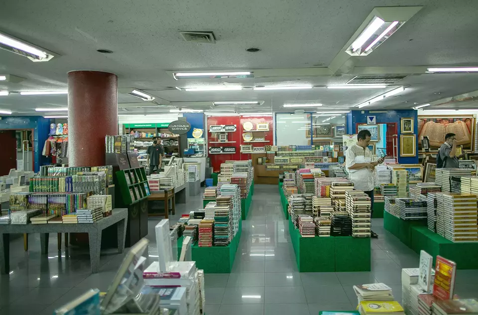 Buku-buku yang dipajang di toko buku Gunung Agung Kwitang. Foto diambil pada Senin, 22 Mei 2023.