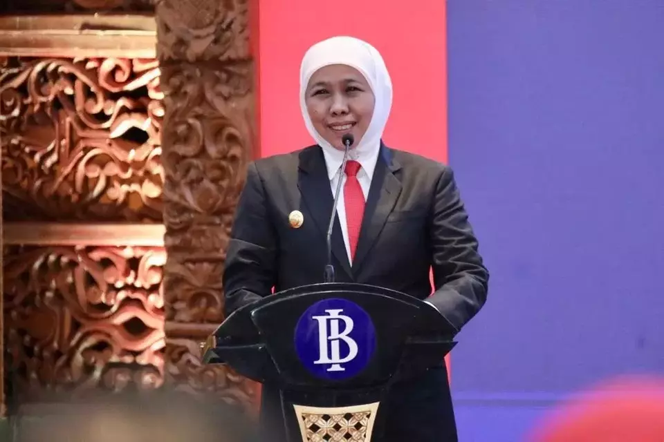 Gubernur Jawa Timur, Khofifah Indar Parawansa saat memberikan sambutan pada acara pengukuhan Doddy Zulverdi sebagai Kepala Perwakilan Bank Indonesia Provinsi Jatim, Senin, 22 Mei 2023.