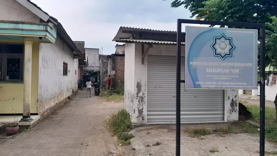 Lokasi penangkapan terduga teroris berinisial YR (48) warga Sidorukun 06 RT 3 RW 1 Kelurahan Dupak, Kecamatan Krembangan, Kota Surabaya di Pondok Pesantren Tadfizul Qur'an Putri Huurun IIn di Kelurahan Bumiayu, Kecamatan Kedungkandang, Kota Malang, Jawa Timur, Rabu 24 Mei 2023.