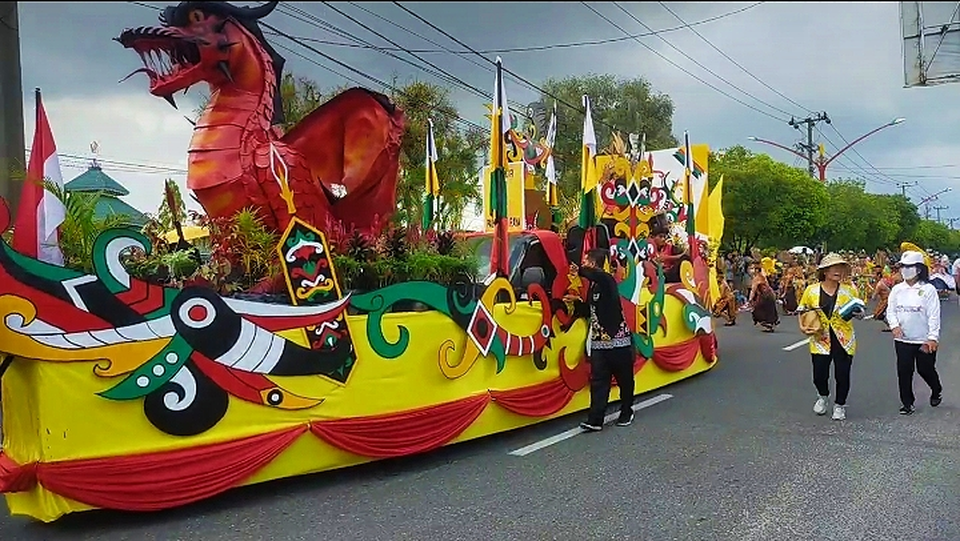 Karnaval budaya dalam rangka memeriahkan Hari Ulang Tahun Provinsi Kalteng ke-66 pada Rabu, 24 Mei 2023.