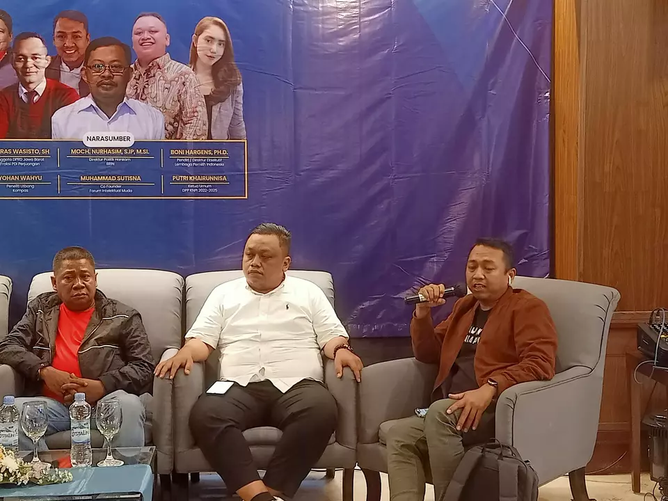 Peneliti Litbang Kompas, Yohan Wahyu (kanan) di acara diskusi publik LPI di Arya Duta Hotel, Semanggi, Jakarta, Jumat, 26 Mei 2023.