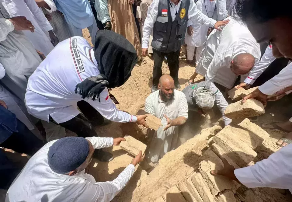 Suprapto (53) jemaah haji Indonesia yang wafat di Madinah telah dimakamkan usai salat Jumat, 26 Mei 2023 di pemakaman Baqi Madinah