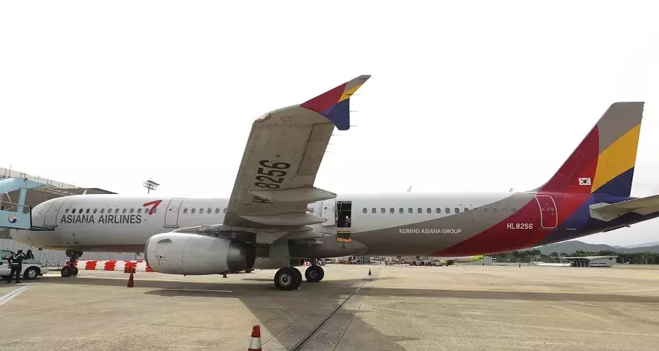 Pesawat Asiana Airlines berhasil mendarat di Bandara Internasional Daegu setelah salah satu pintu pesawat terbuka saat masih di udara.