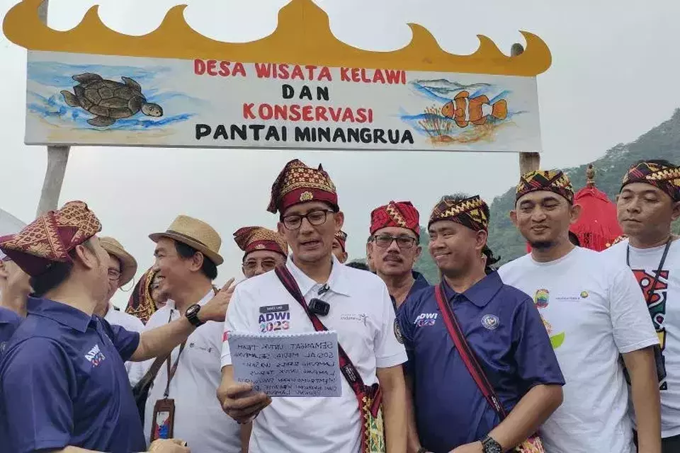 Menparekraf Sandiaga Salahuddin Uno meresmikan Desa Kelawi di Kabupaten Lampung Selatan sebagai desa wisata terbaik ke-29 dalam Anugerah Desa Wisata Indonesia (ADWI), Sabtu, 27 Mei 2023. 