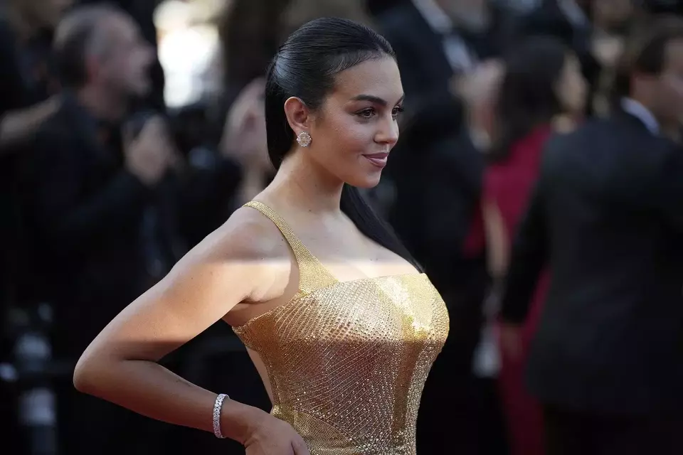 Georgina Rodriguez saat tampil di Festival Film Cannes di Prancis.